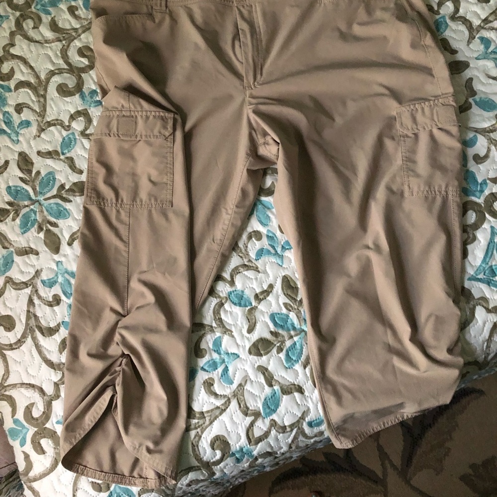Eddie Bauer first ascent capris